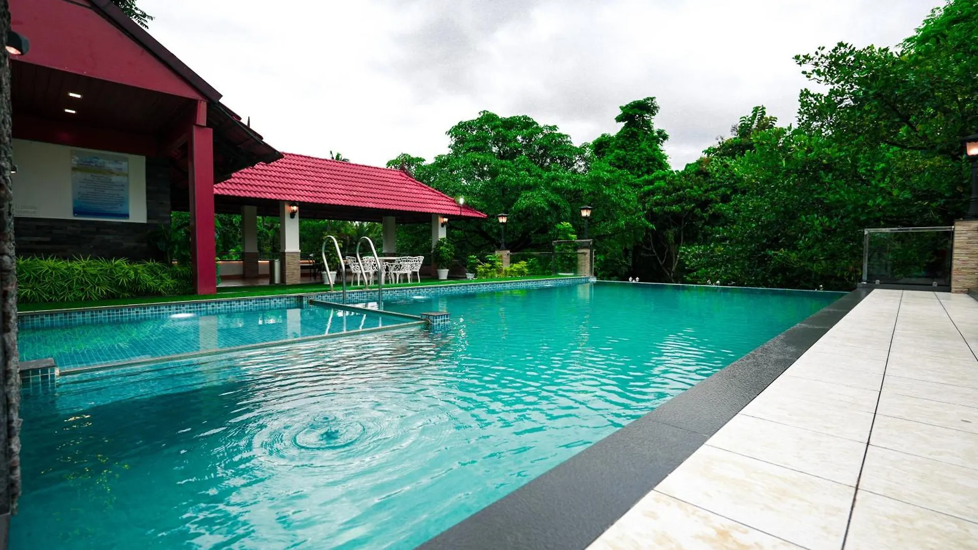 Hotel Athirappilly Rainland Resort